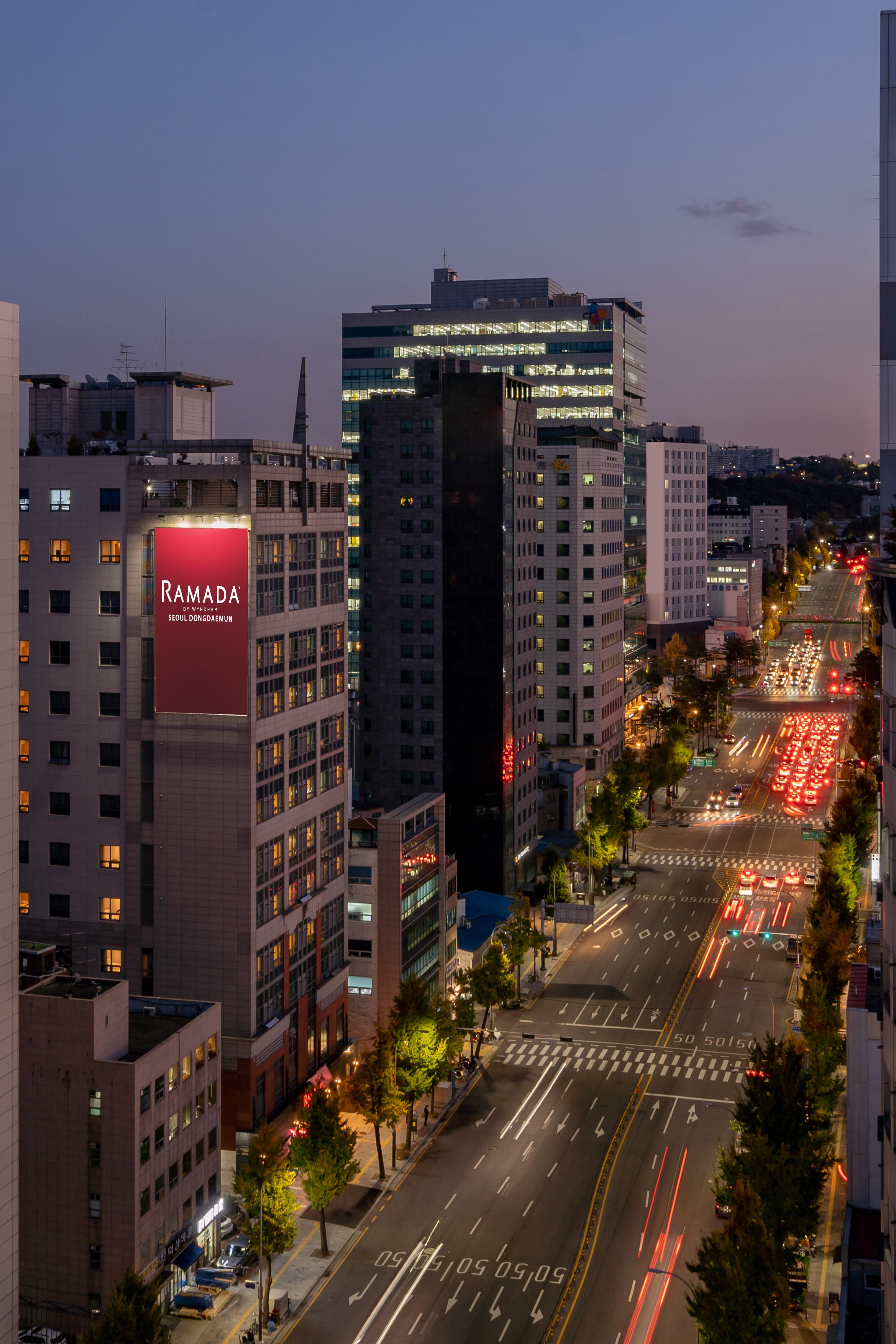 Ramada by Wyndham Seoul Dongdaemun Hotel Bagian luar foto